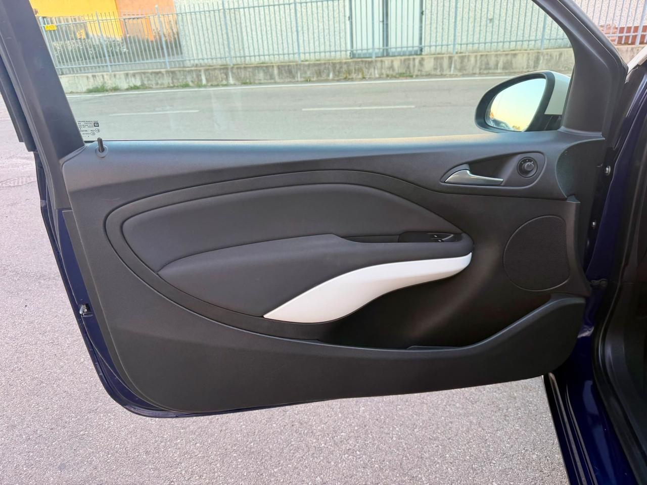 Opel Adam 1.2benz 2016 80.000km Euro6 per neopatentati
