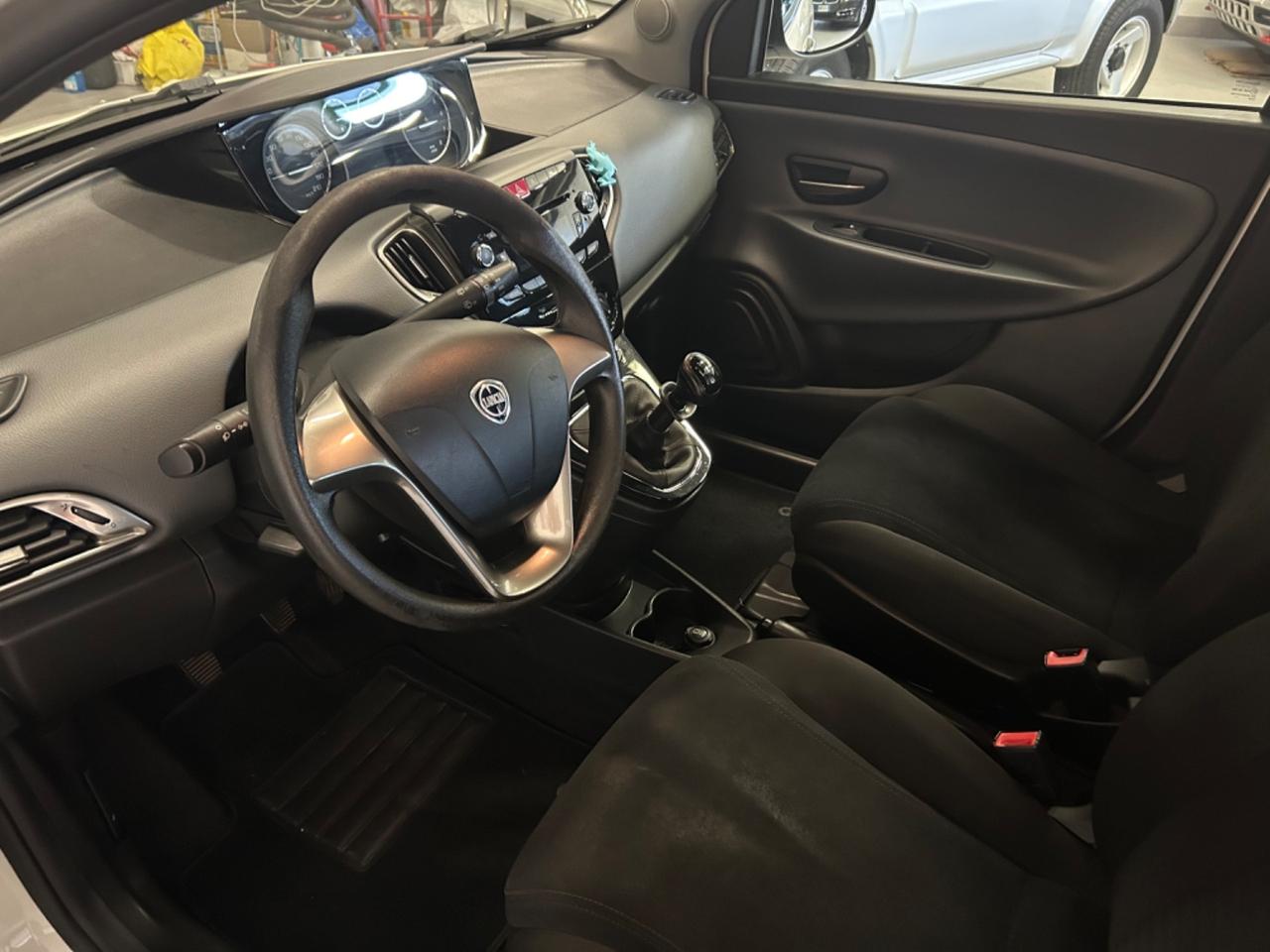 Lancia Ypsilon 1.2 69 CV 5 porte Gold