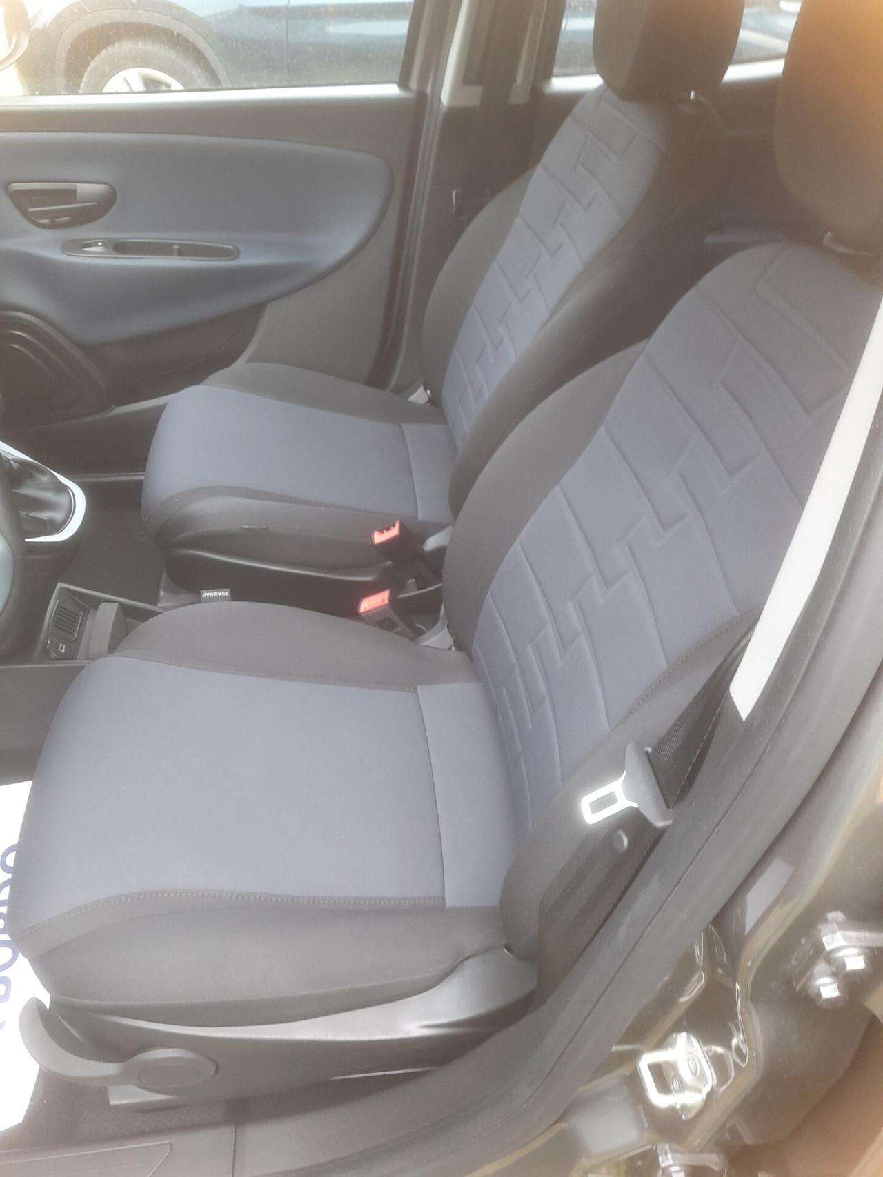 Lancia Ypsilon 1.0 5 porte Hybrid Platino