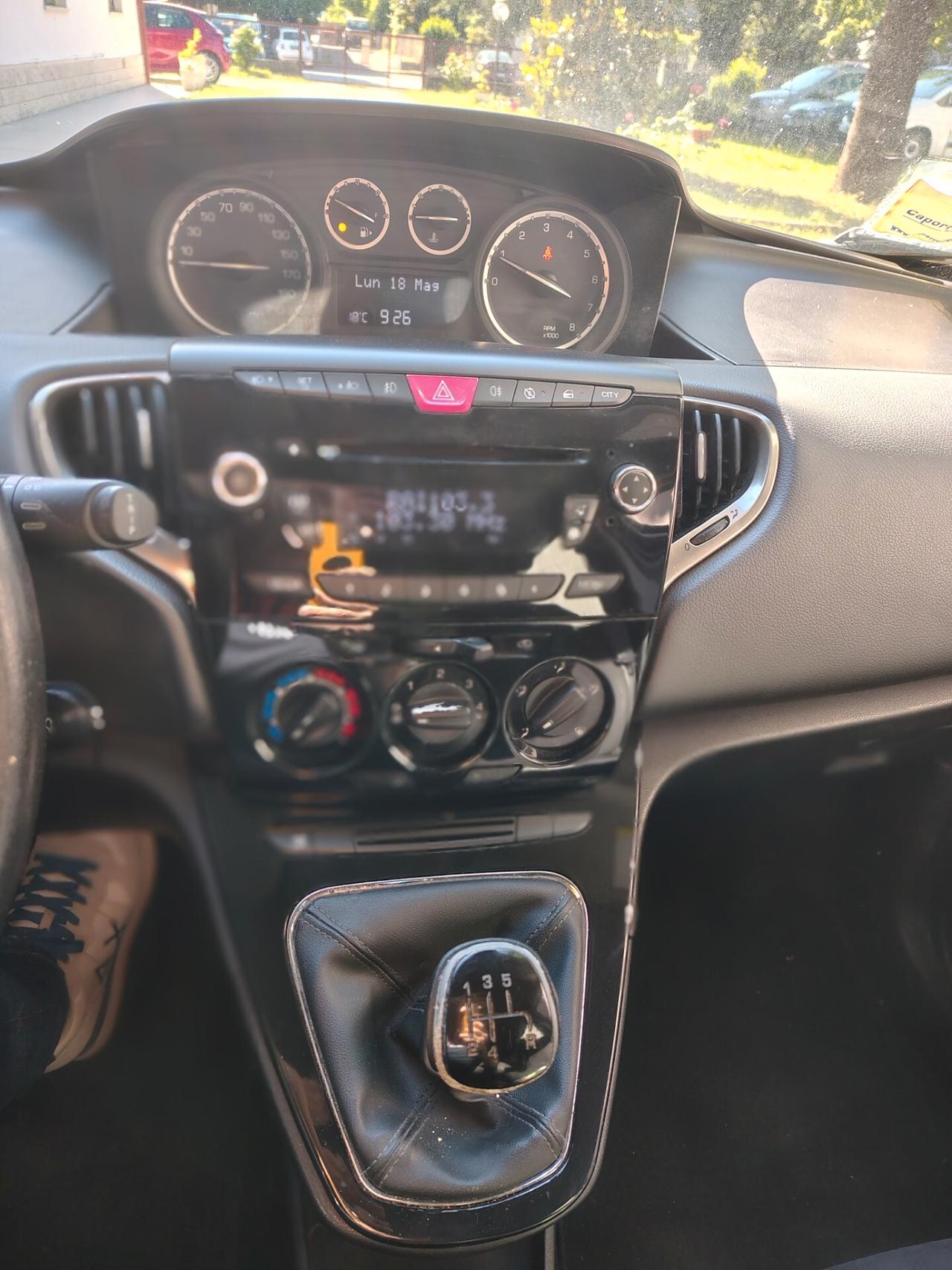 Lancia Ypsilon PLATINUM – Condizioni Eccellenti