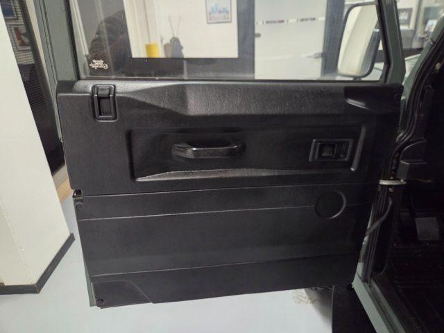 LAND ROVER Defender 90 2.4 TD4 AUTOVETTURA