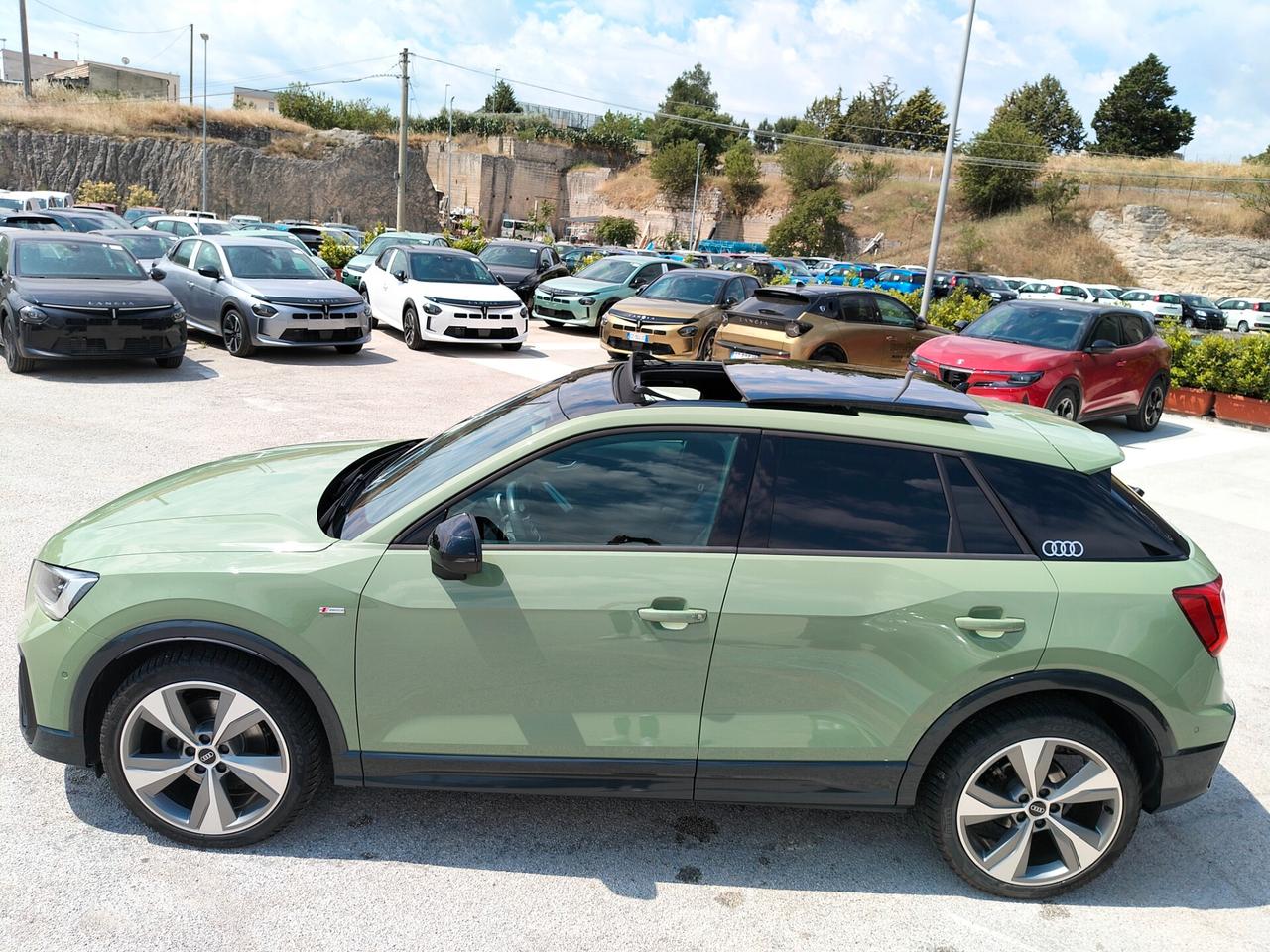 Audi Q2 35 TDI S tronic Identity Black