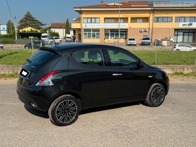 Lancia Ypsilon neopatentati 5 posti