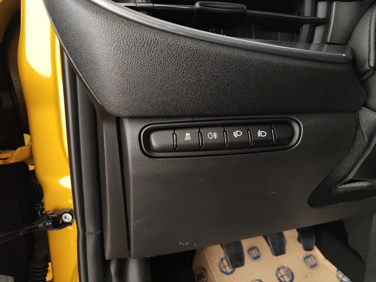 Fiat 500 Berlina Hybrid La Prima