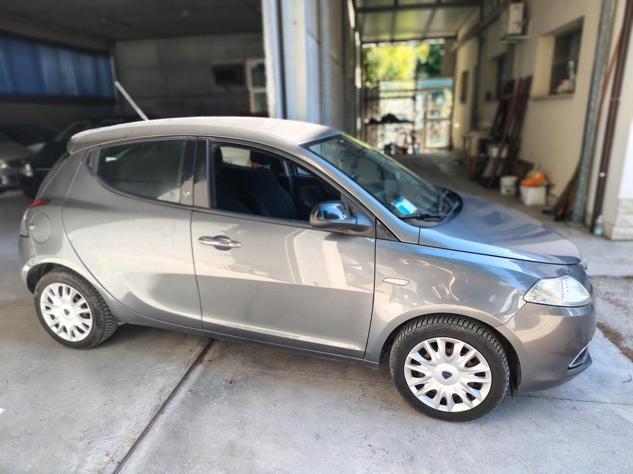Lancia Ypsilon PLATINUM – Condizioni Eccellenti