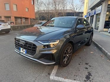 AUDI Q8 55 TFSI quattro tiptronic S-LINE