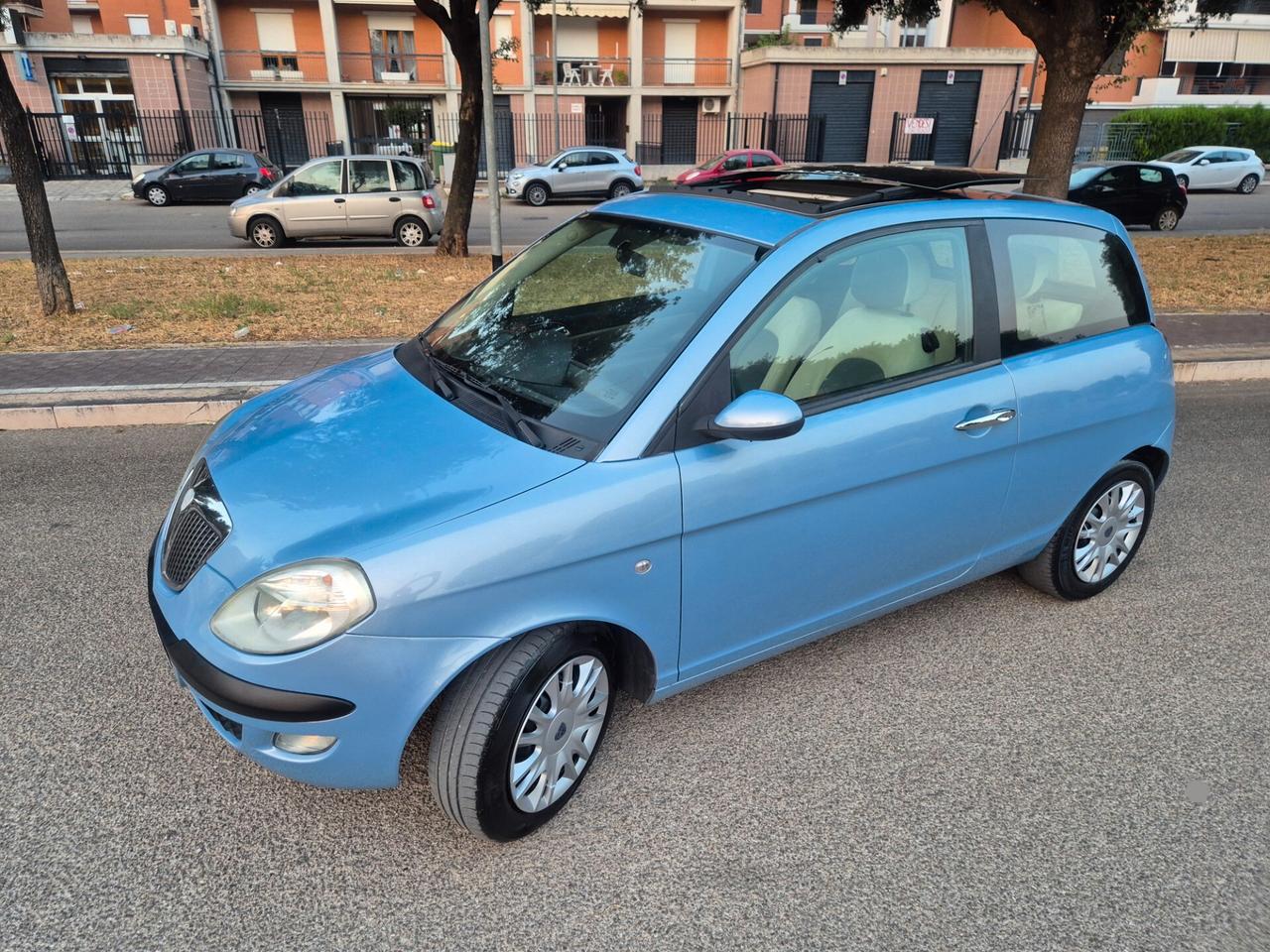 Lancia Ypsilon 1.3 MJT 69 CV Platino tetto apribileeeee