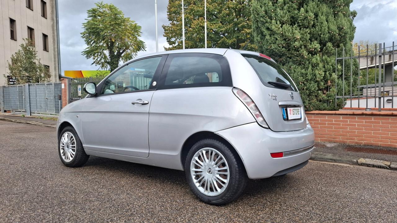 Lancia Ypsilon 1.4 Argento Ecochic GPL
