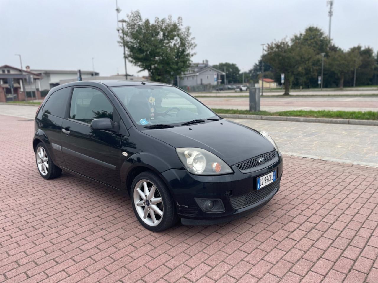 Ford Fiesta 1.4 16V 3p. Ghia