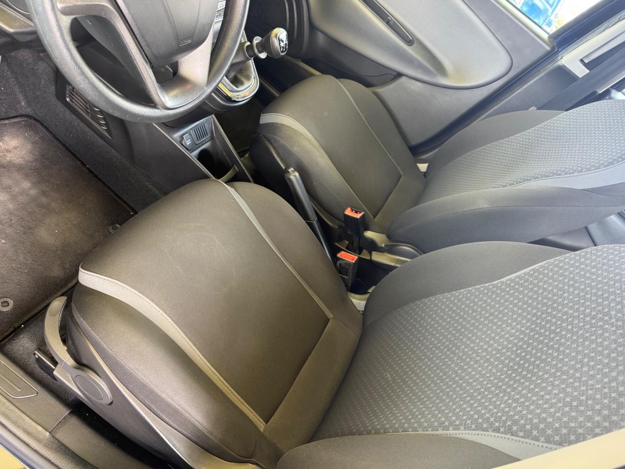 Lancia Ypsilon 1.2 69 CV 5 porte Gold