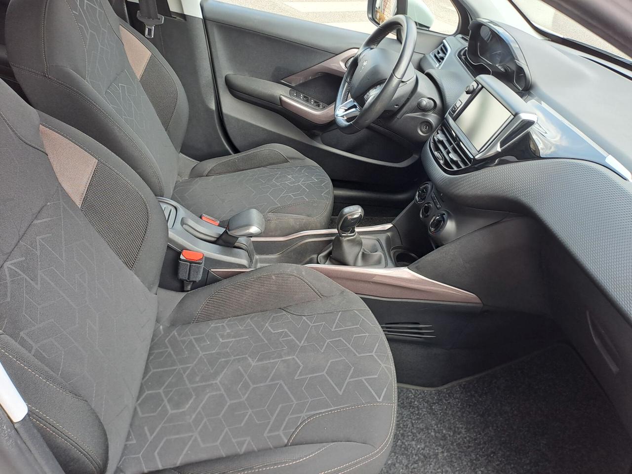 Peugeot 2008 1.6 e-HDi 115 CV Stop&Start Allure