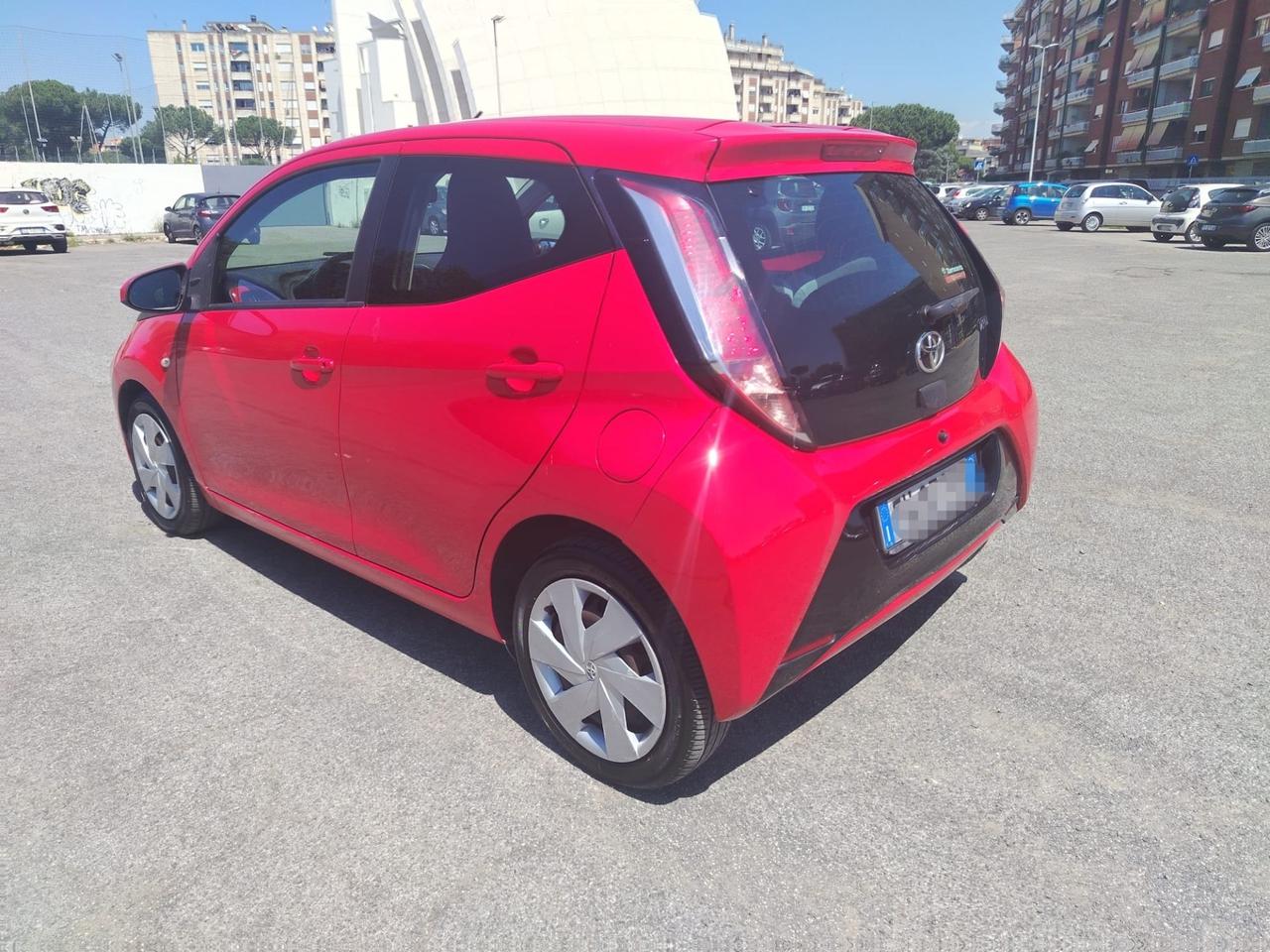 Toyota Aygo 1.0 VVT-i 69 CV 5 porte x-play