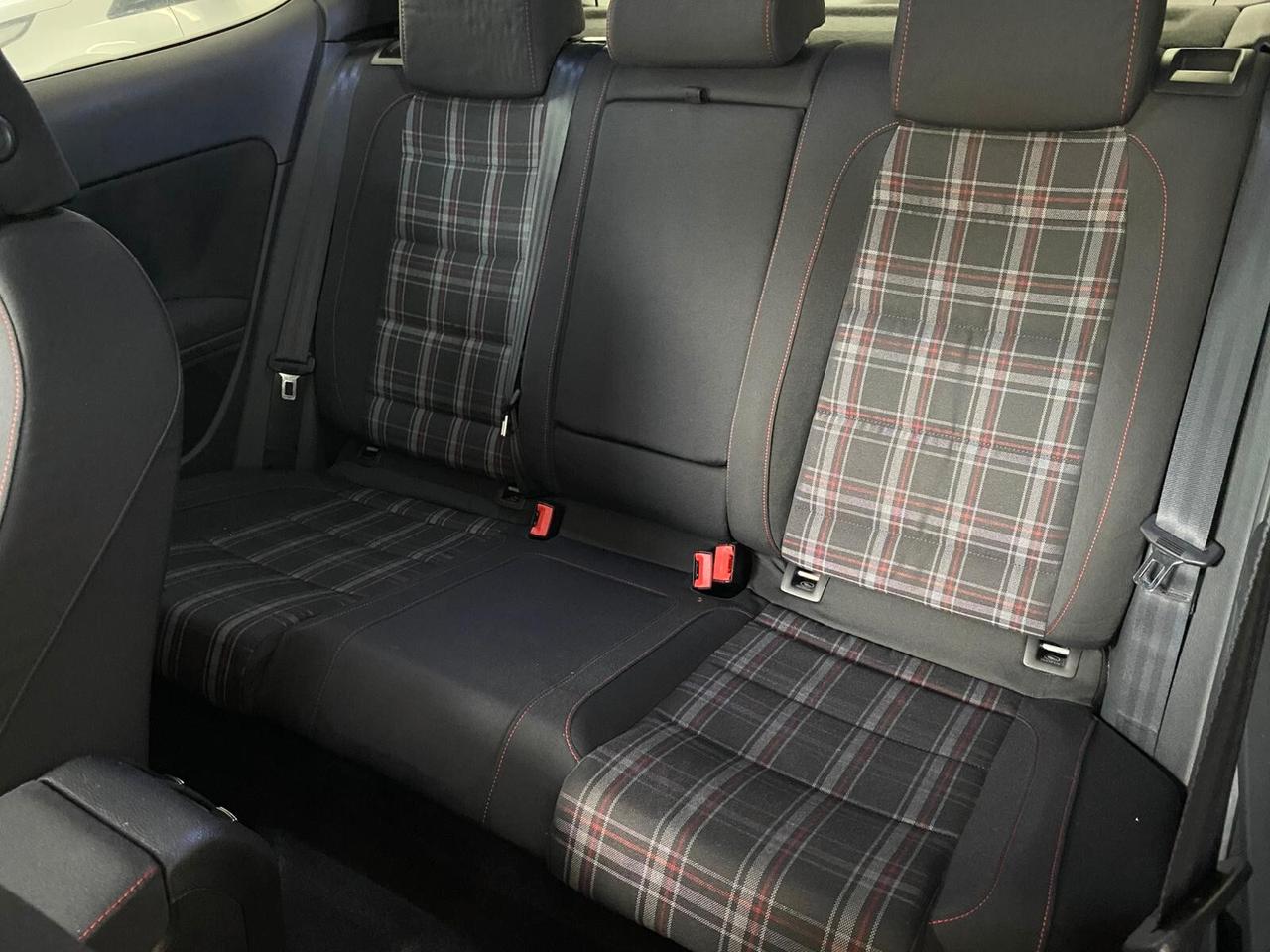 Volkswagen Golf GTI 2.0 TSI 3p.