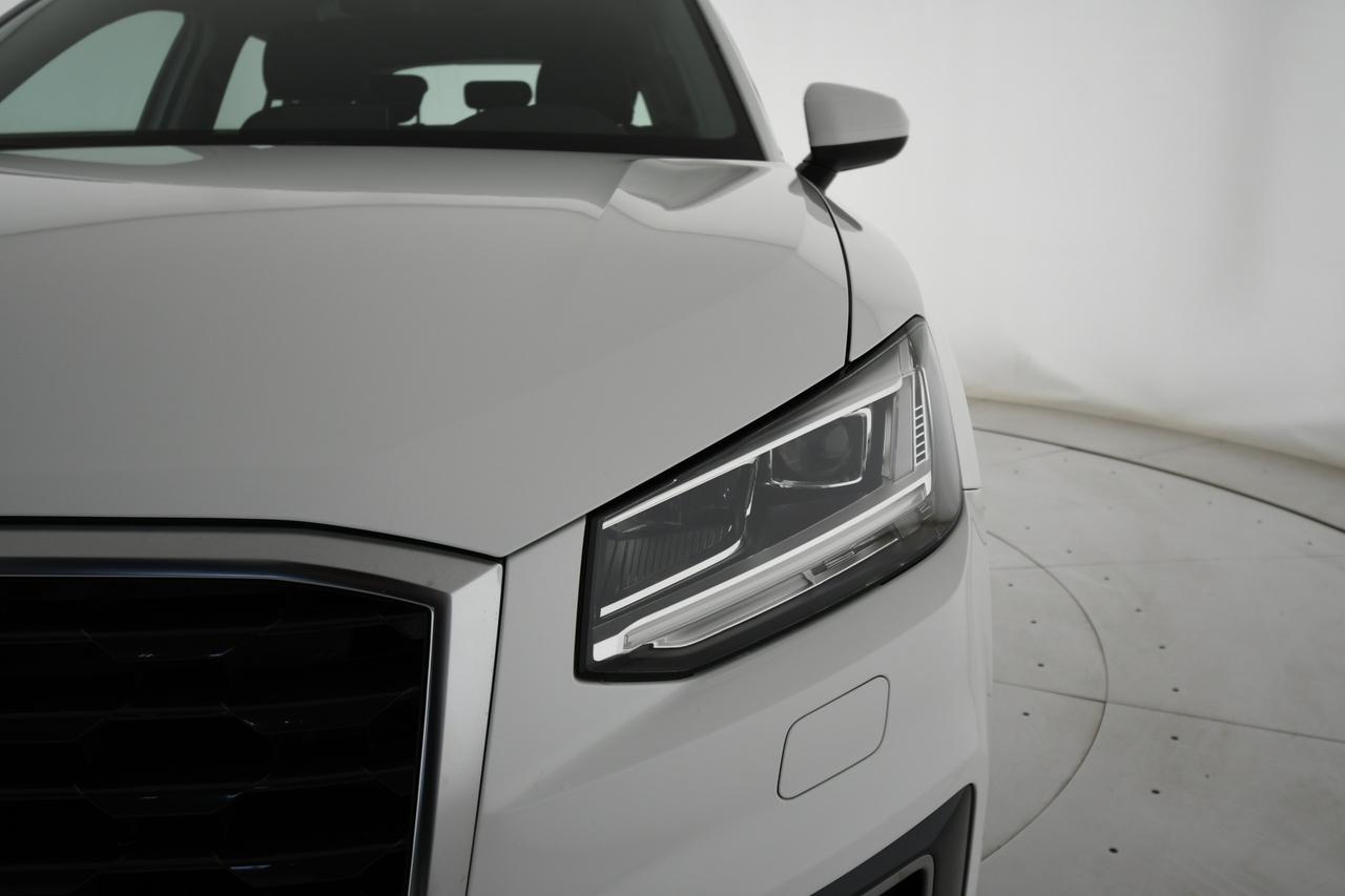 AUDI Q2 35 1.5 tfsi Business Design LED+C17"