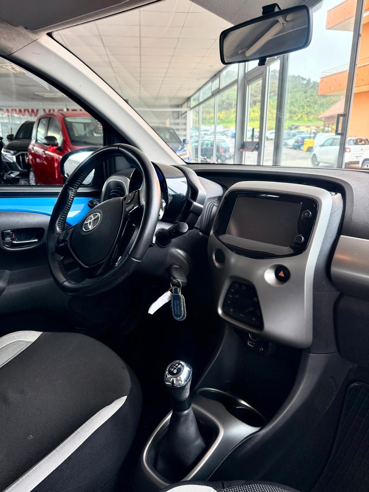 Toyota Aygo 1.0 VVT-i 69 CV 5 porte x-play imm.2017