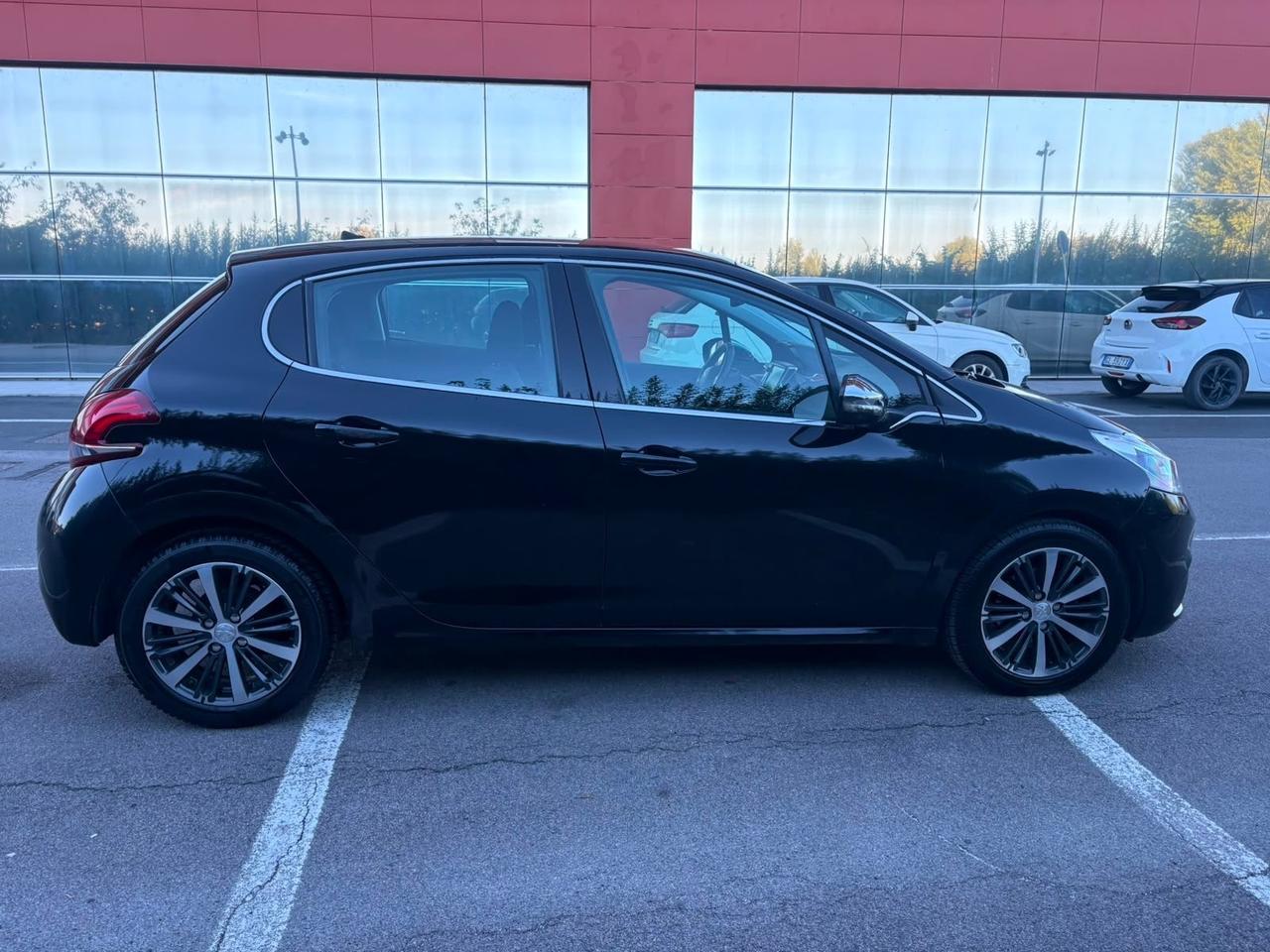 Peugeot 208 BlueHDi 75 5 porte Allure 2017 136.000 KM