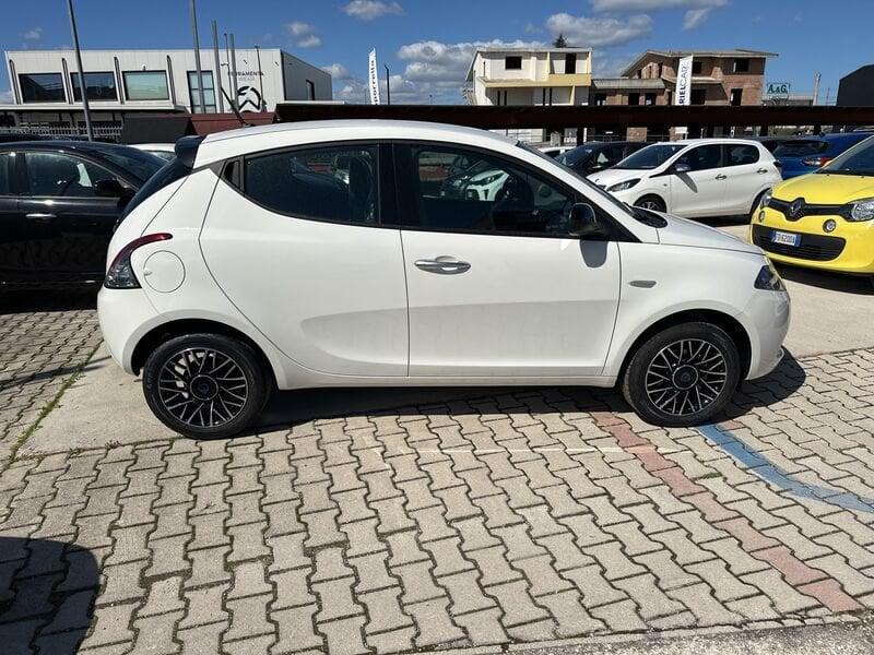 Lancia Ypsilon 1.0 FireFly 5 porte S&S Hybrid Platino