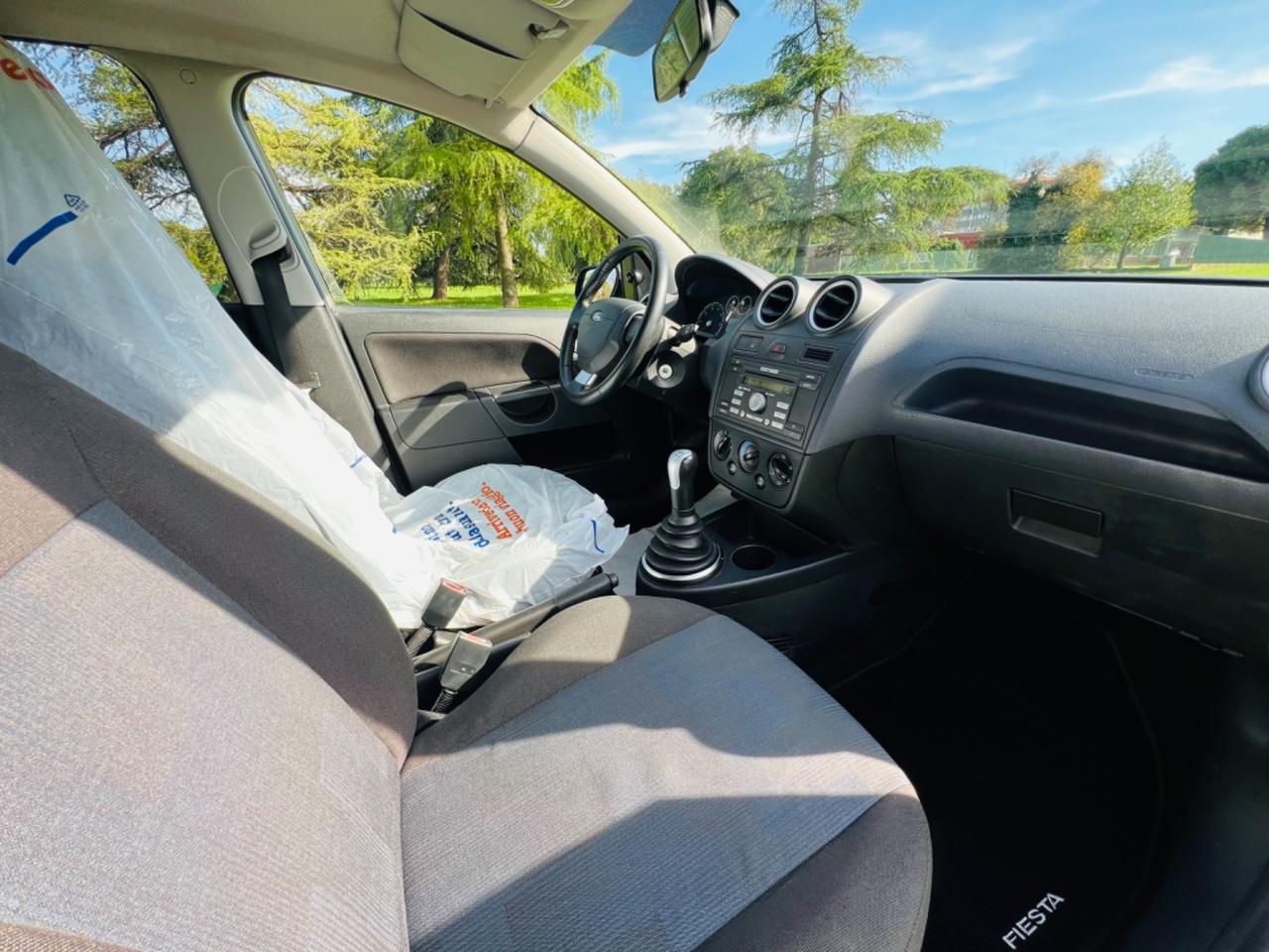 Ford Fiesta 1.2 16V 5p. Ghia