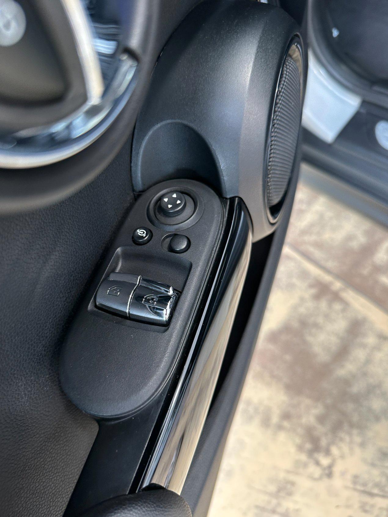 Mini 3 Porte Cooper SE Classic Full Electric-LED-17"-Keyless-ACC-Navi-Camera