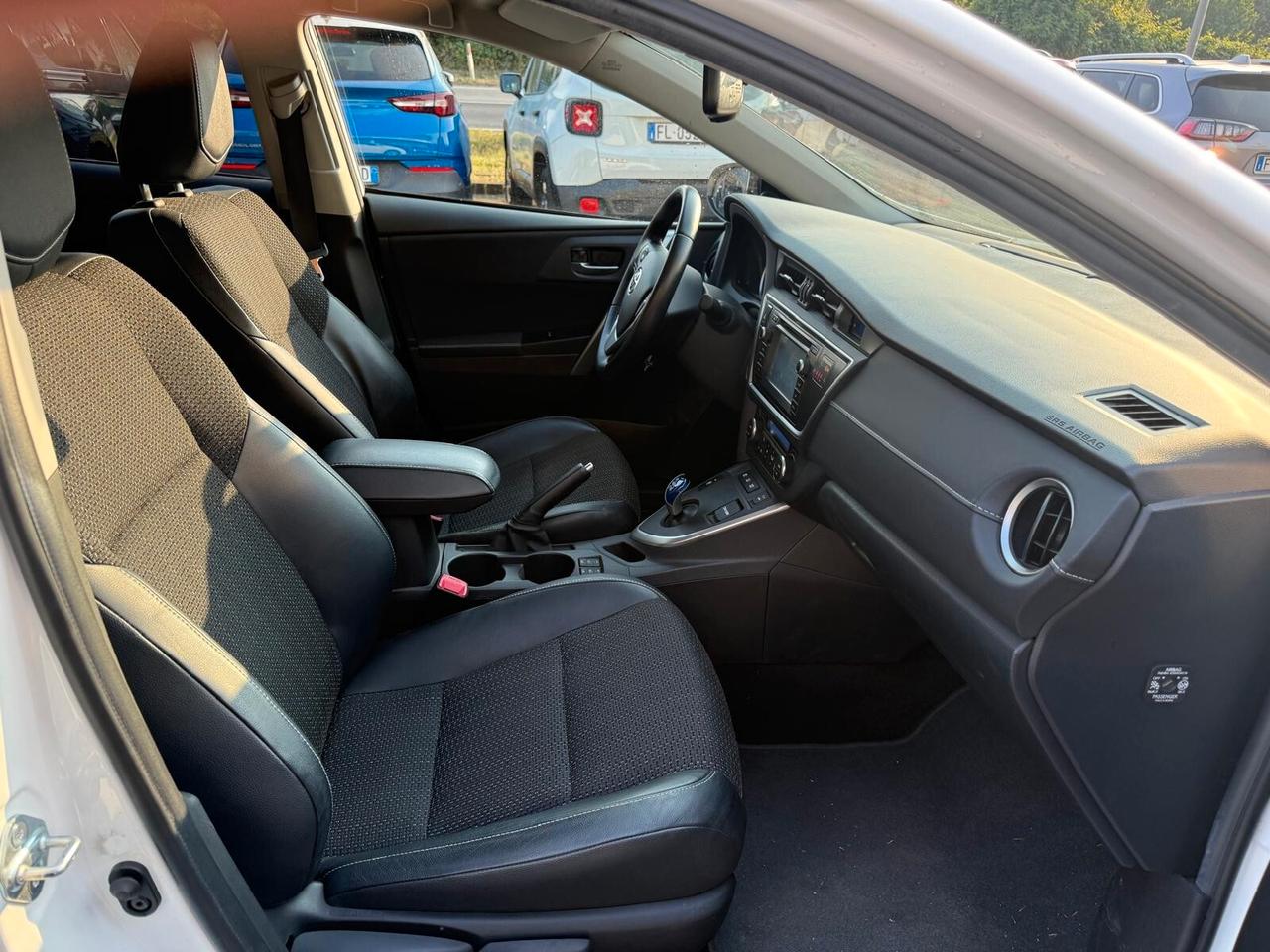 Toyota Auris 1.8 Hybrid Lounge