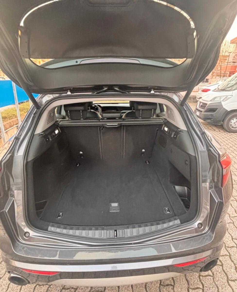 Alfa Romeo Stelvio 2.2 Turbodiesel 160 CV AT8 RWD Business