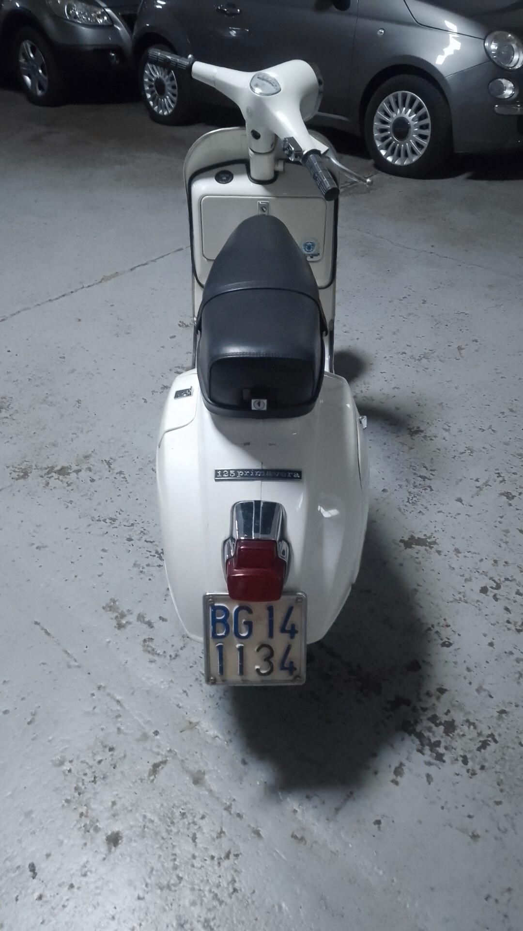 Piaggio Vespa 125 Primavera 1977 bella