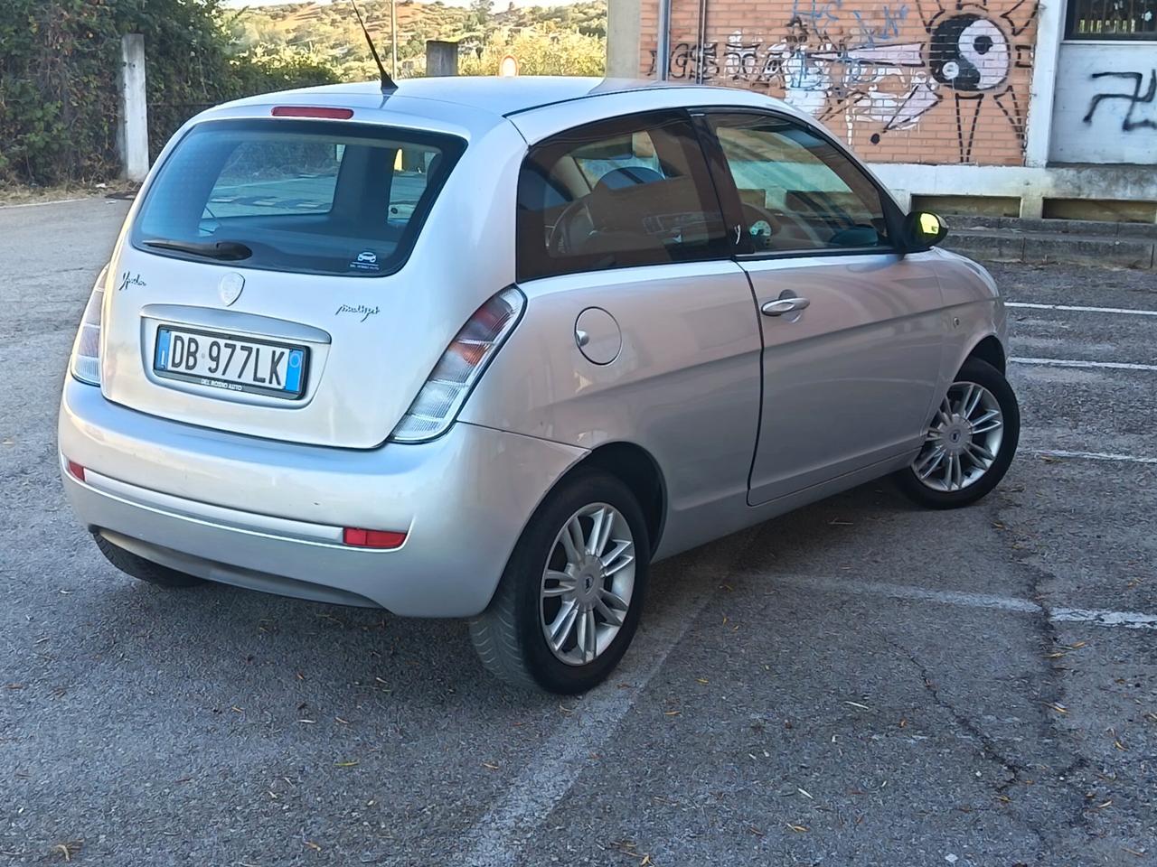 Lancia Ypsilon 1.3 MJT 75 CV NEOPATENTATI