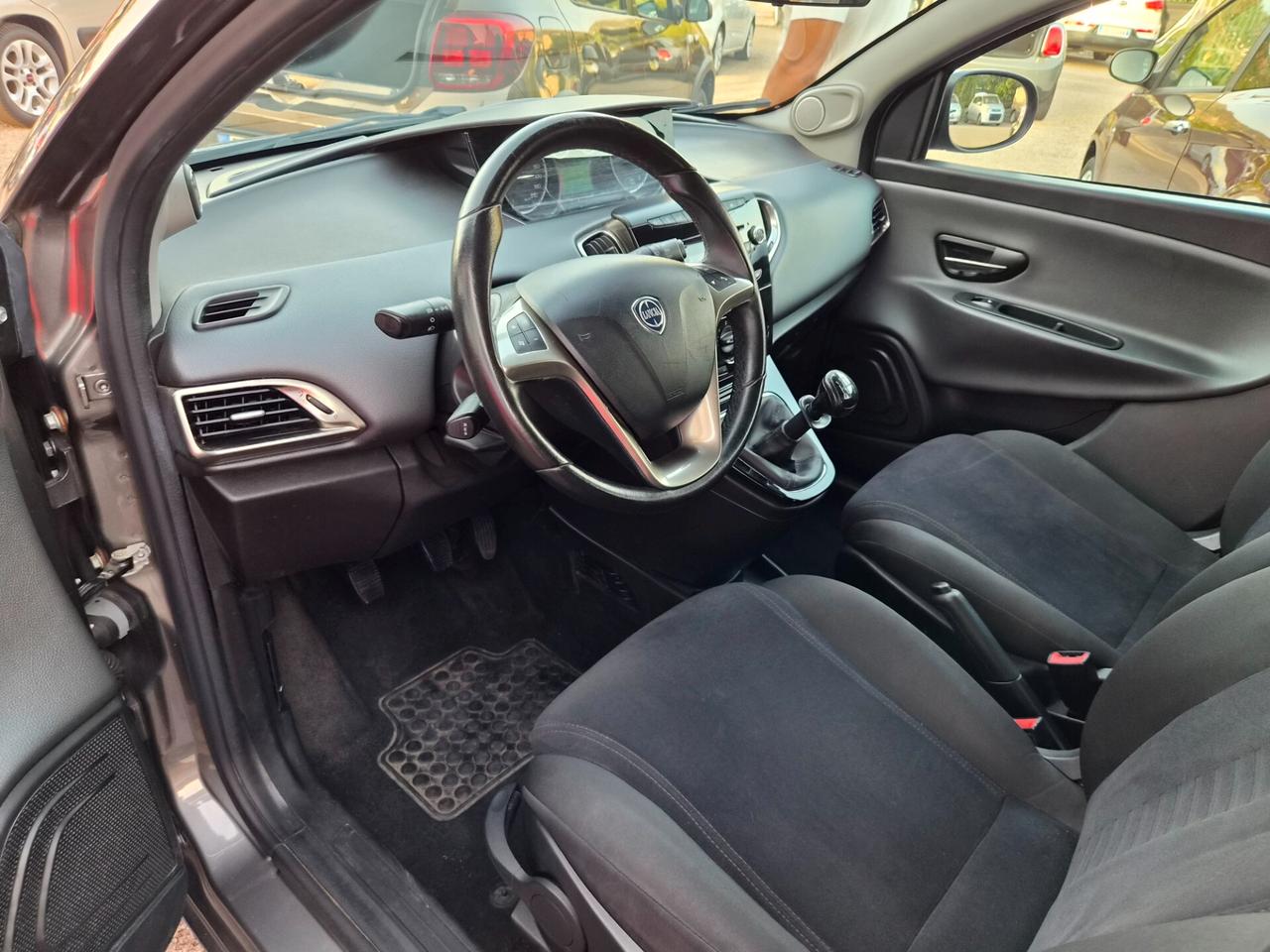 Lancia Ypsilon 1.2 69 CV 5 porte Platinum
