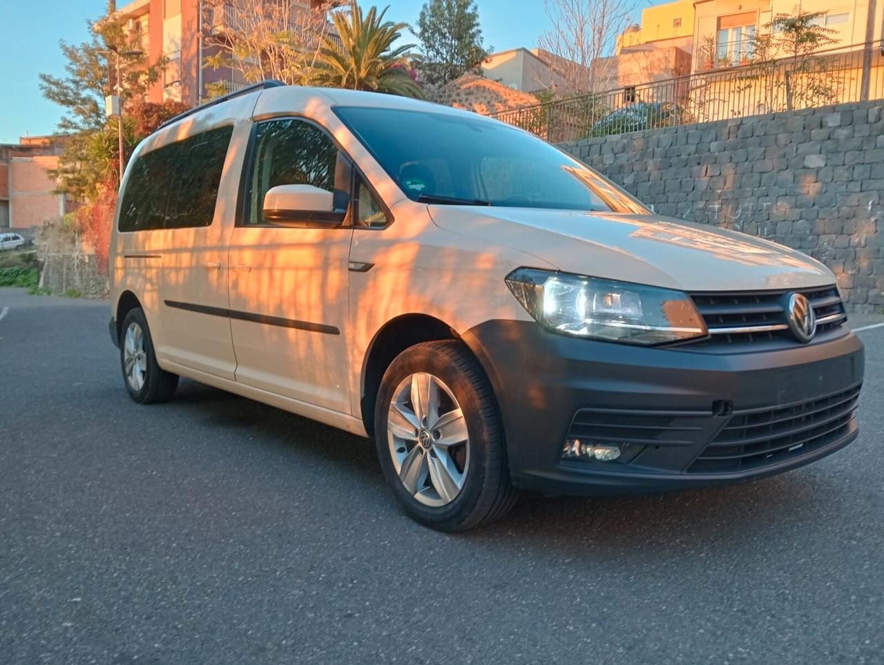 Volkswagen Caddy Pianale ribassato con rampa disabili in carrozzina