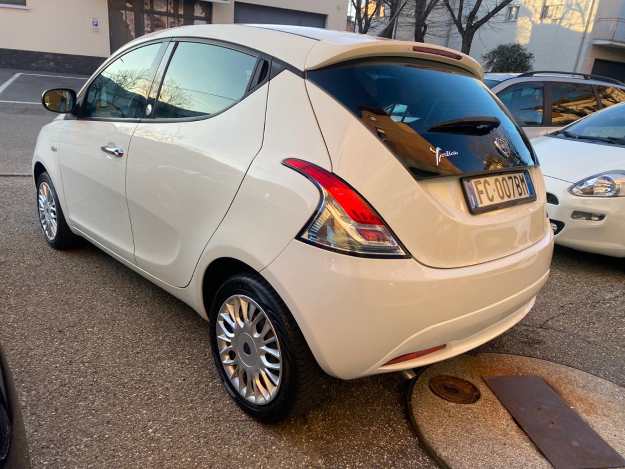 Lancia Ypsilon 1.2 69 CV 5 porte GPL Ecochic Silver