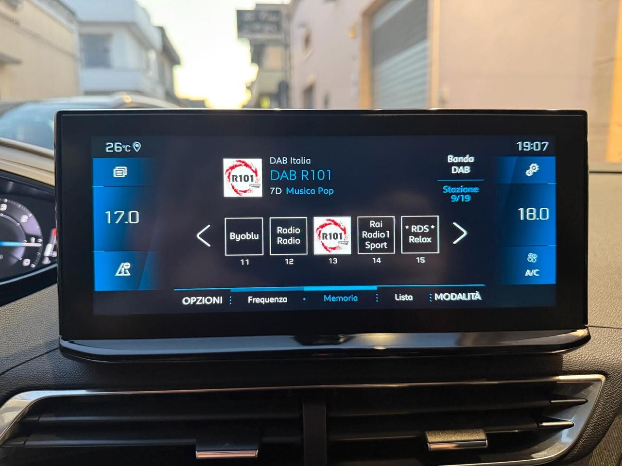 PEUGEOT 3008 ALLURE 1.5 130CV PELLE NAVI CAM ANNO 2021