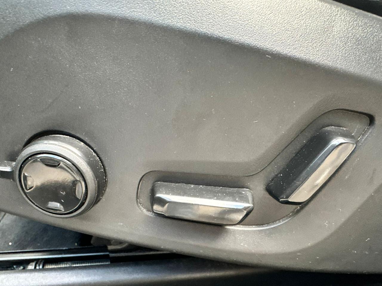 Volvo XC 60 XC60 B4 (d) AWD automatico Plus Dark