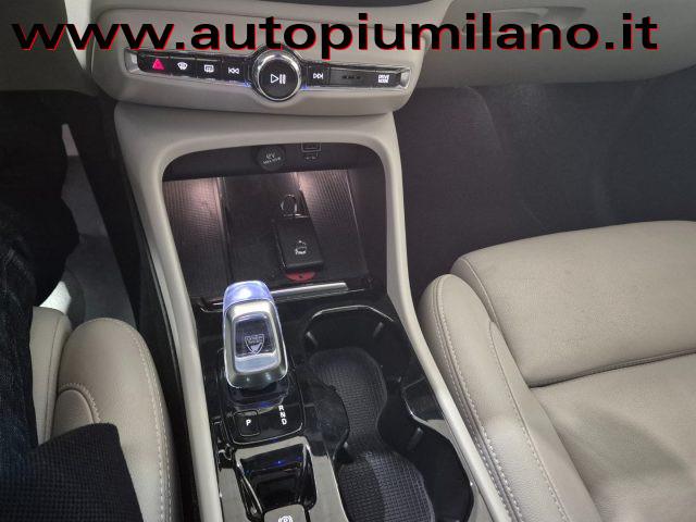 VOLVO XC40 T5 Recharge Plug-in Hybrid Inscription