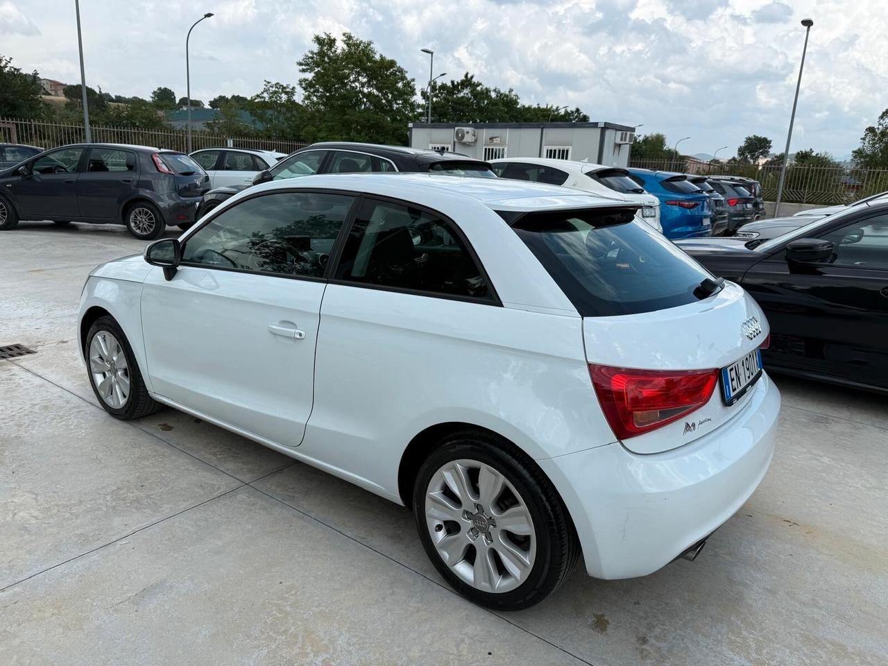 Audi A1 1.6 TDI 90CV -3 PORTE- AMBITION