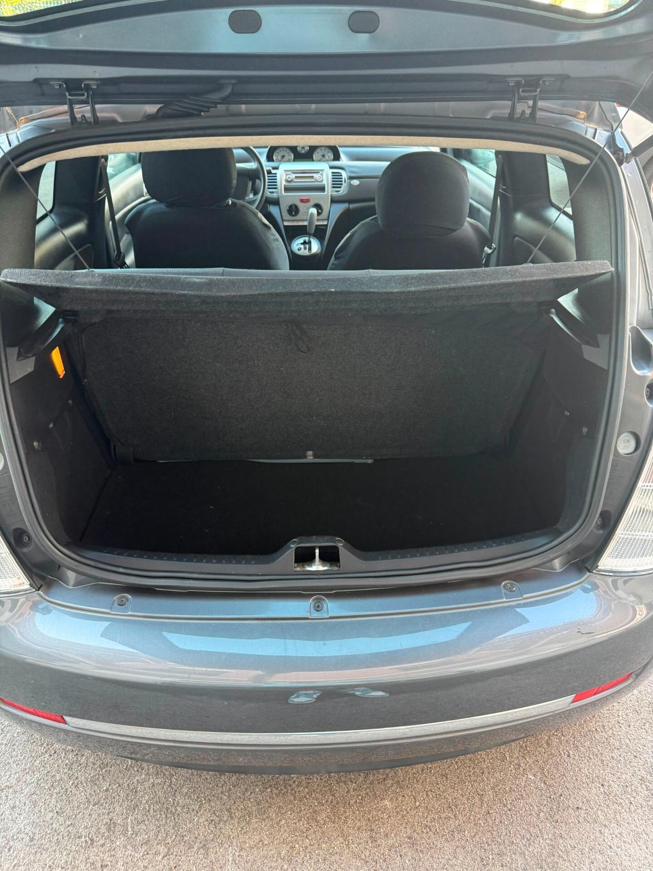 Lancia Ypsilon 1.3 MJT 75 CV Versus