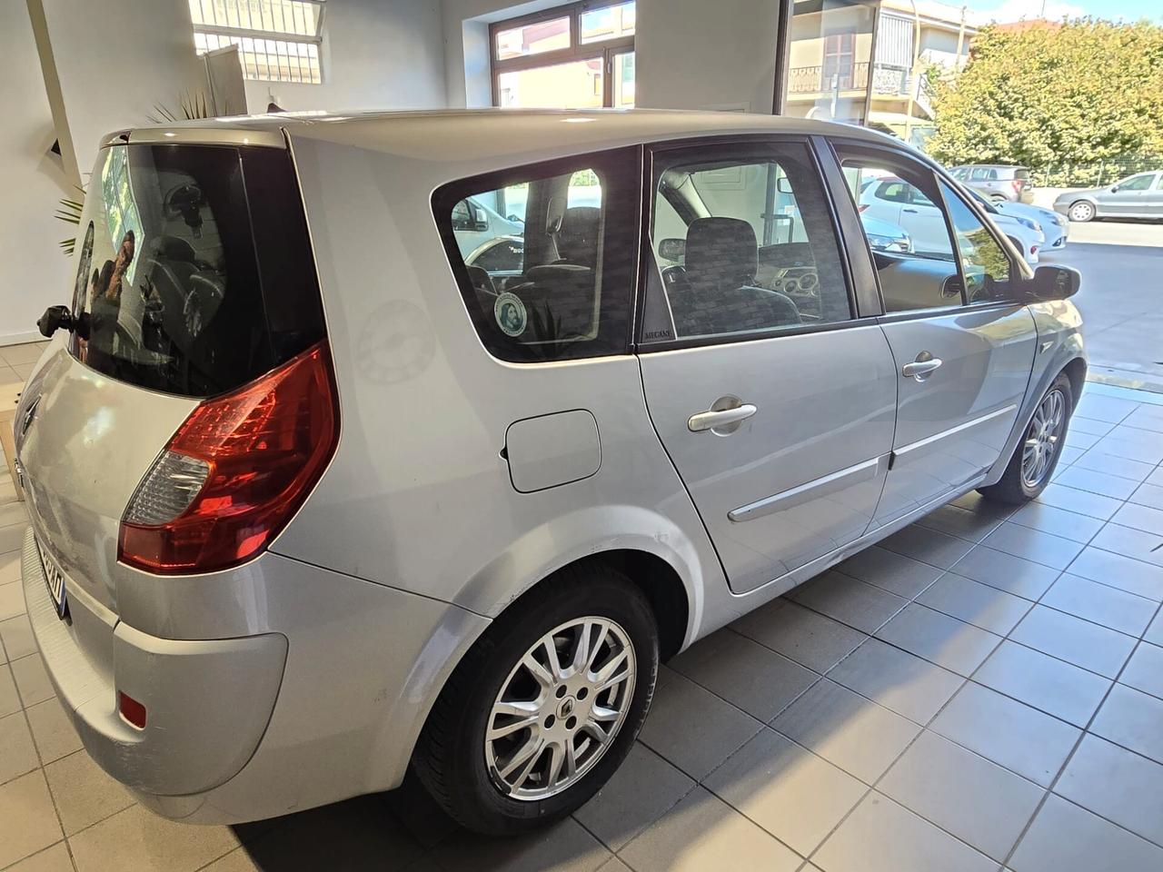 Renault Scenic Grand Scénic 1.9 dCi/130CV PlayStation Portable 7 posti