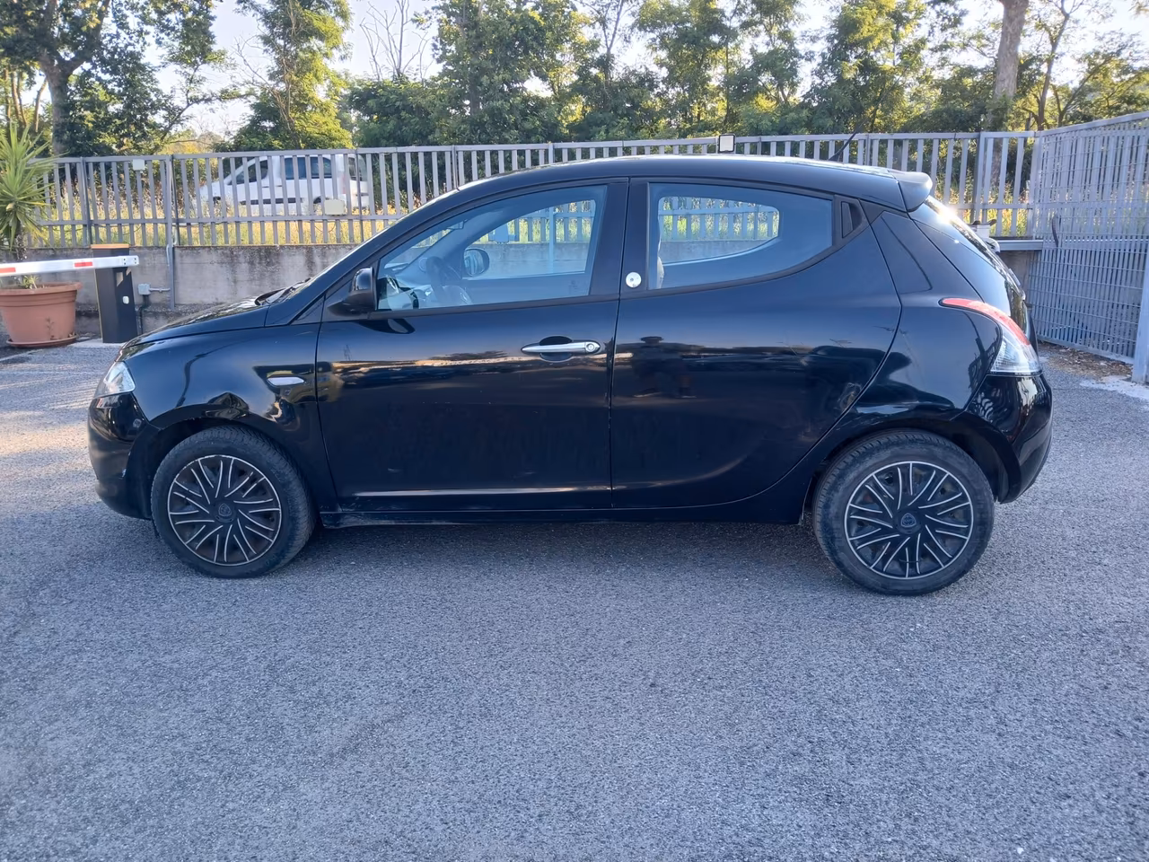 Lancia Ypsilon 1.2 69 CV 5 porte GPL Ecochic Silver