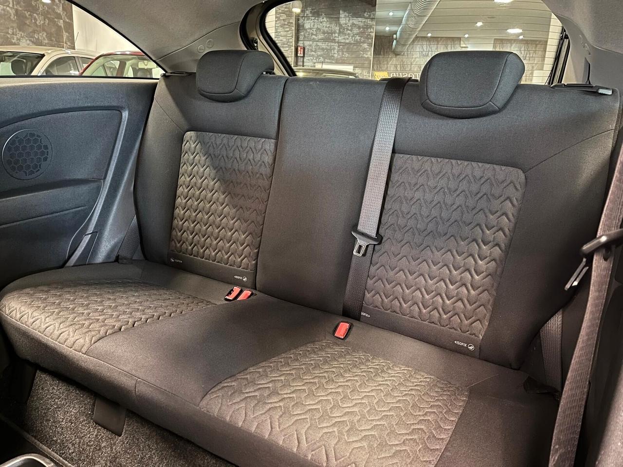 Opel Corsa 1.2 3 porte b-color