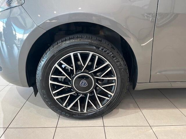 Lancia Ypsilon 1.0 firefly hybrid Silver *18.000 KM*