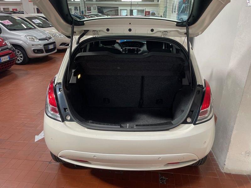 Lancia Ypsilon 1.2 69 CV 5 porte Gold