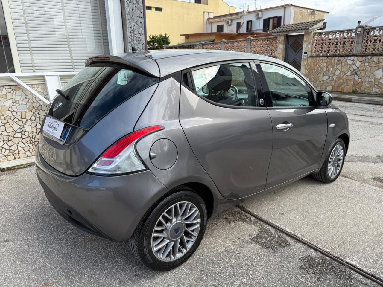 Lancia Ypsilon 1.2 69 CV 5 porte GPL Ecochic Silver