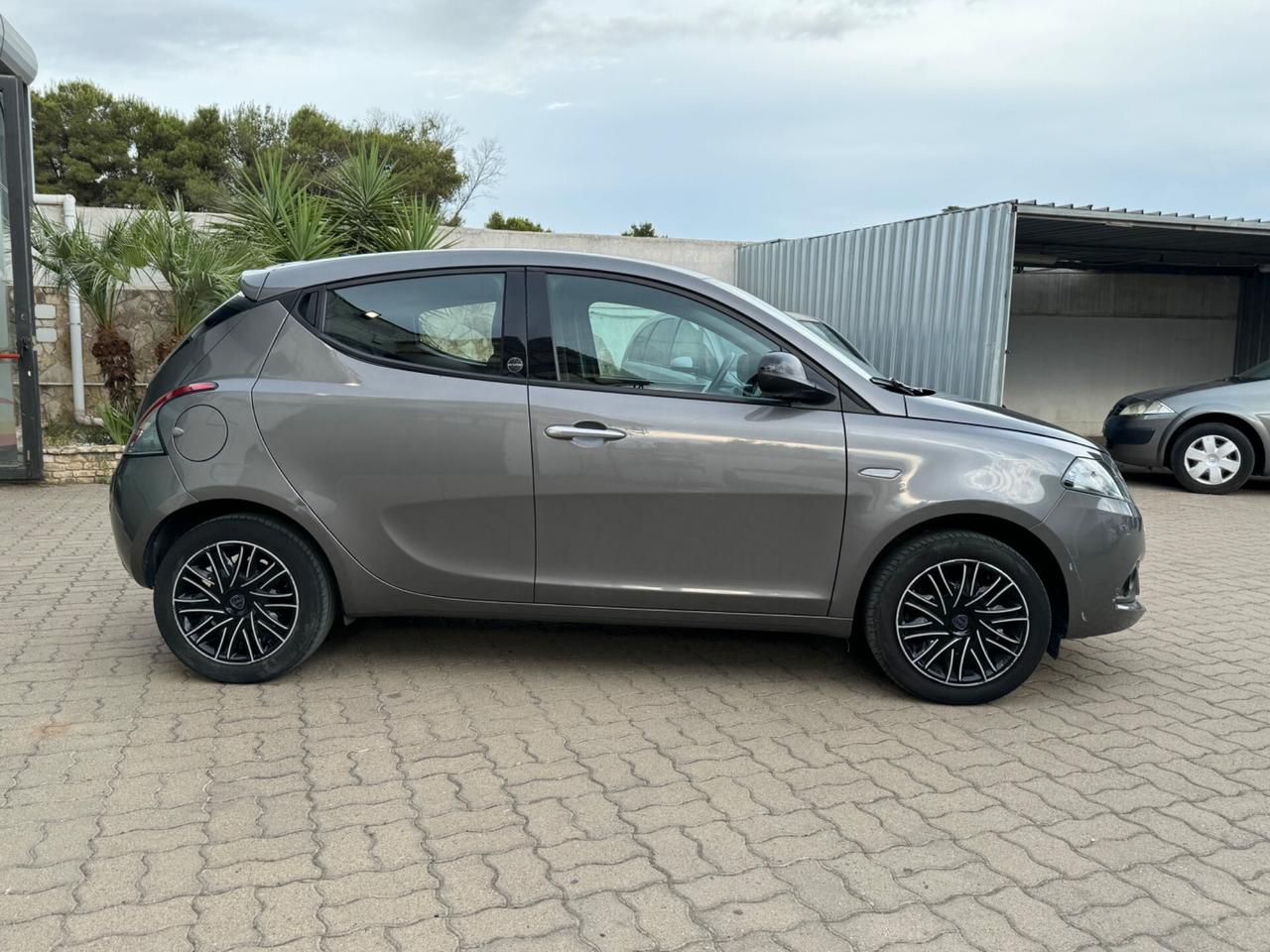 Lancia Ypsilon 1.0 FireFly 5 Hybrid Ecochic UnYca