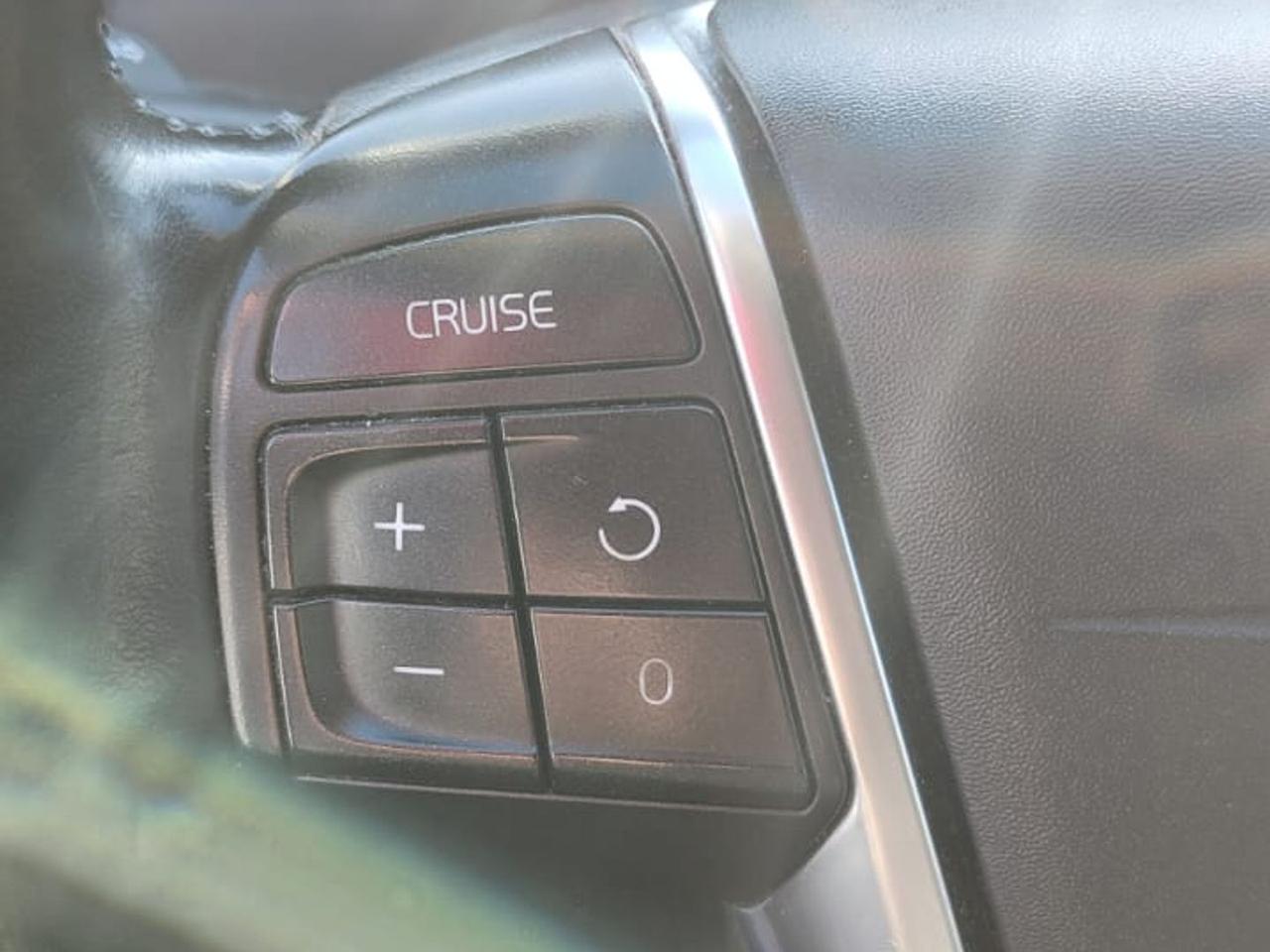 Volvo XC 60 2.4 D3 Kinetic #7699