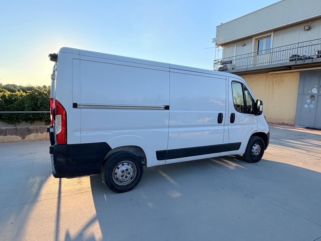 Peugeot Boxer 330 2.2 BlueHDi 120 S&S PC-TN Furgone
