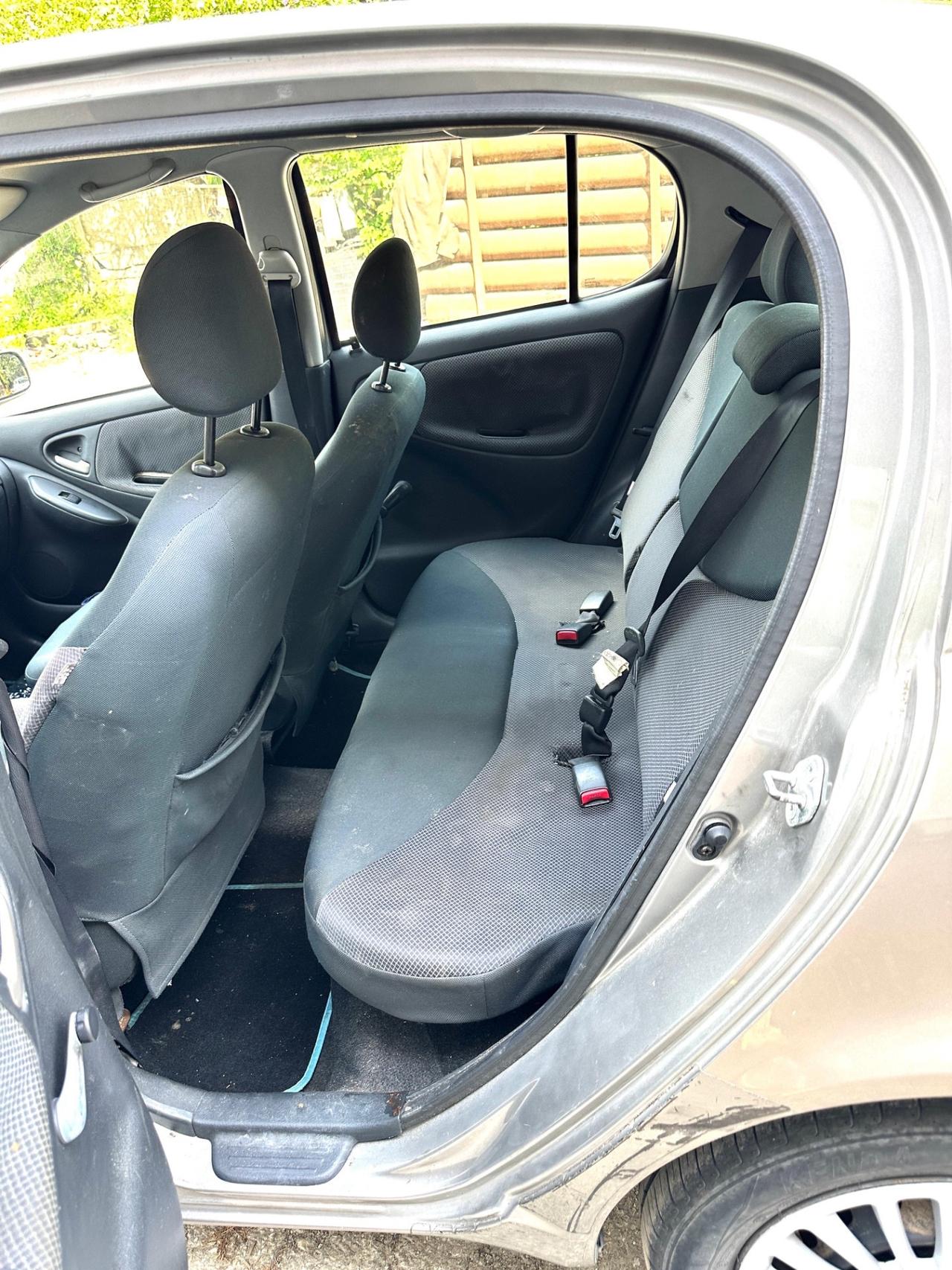 Toyota Yaris 1.0i 16V cat 5 porte