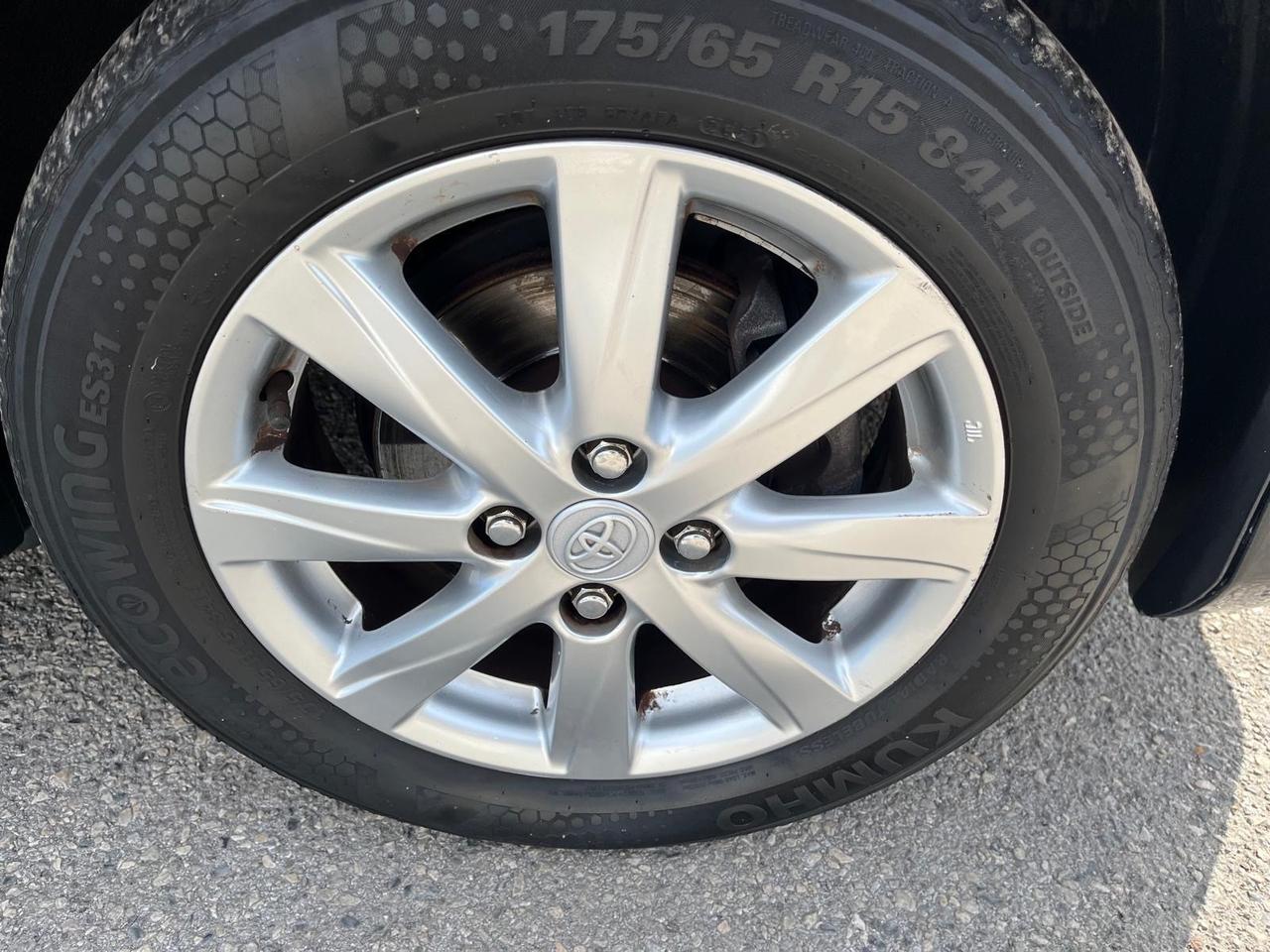 Toyota yaris 5P-1.0 benz-98000km-Full-2012