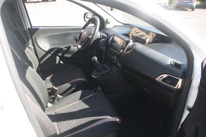 Lancia Ypsilon 1.0 FireFly 70cv Hybrid ALBERTA FERRETTI