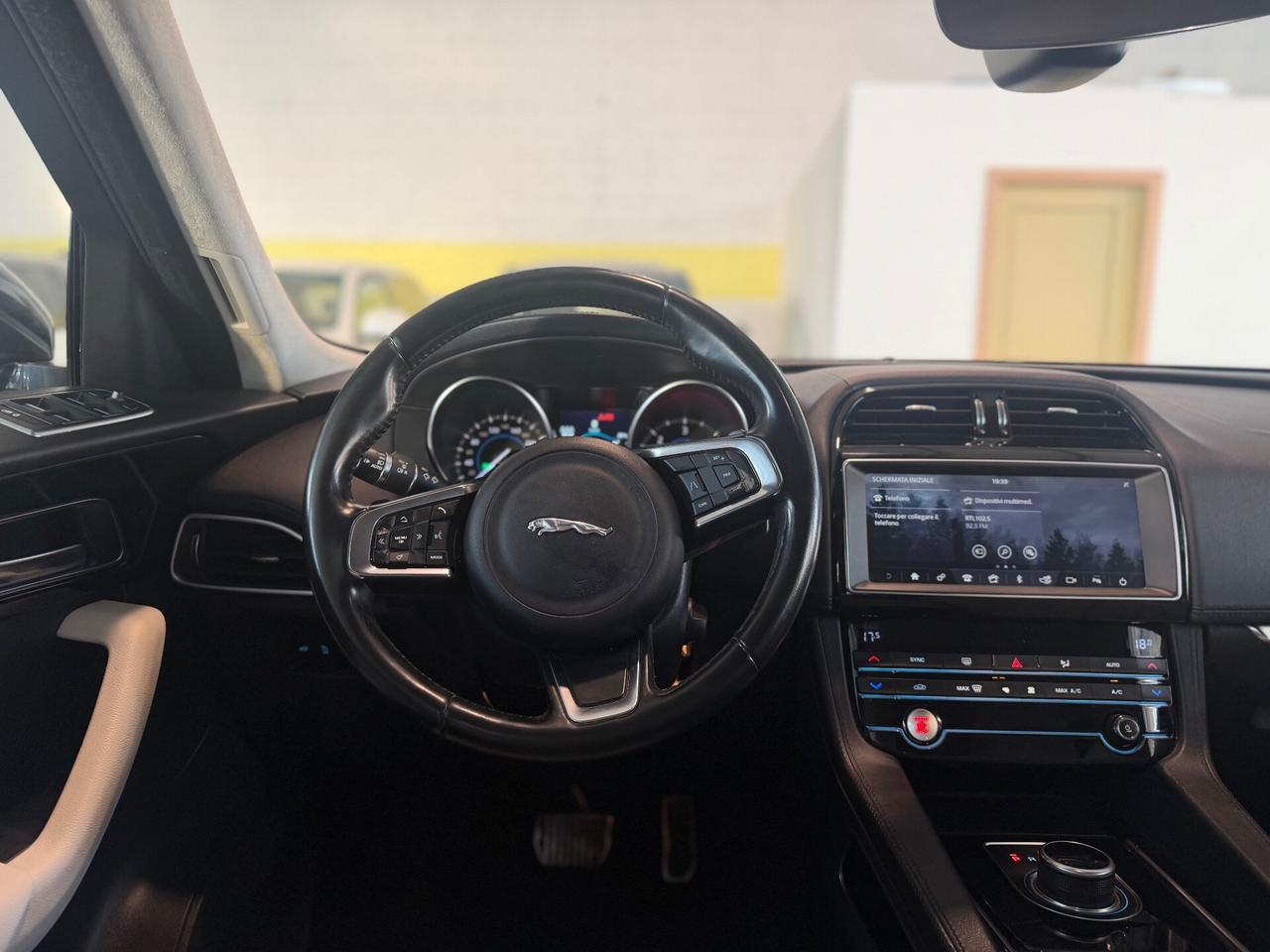 Jaguar F-Pace 2.0 D 180 CV AWD aut. Pure