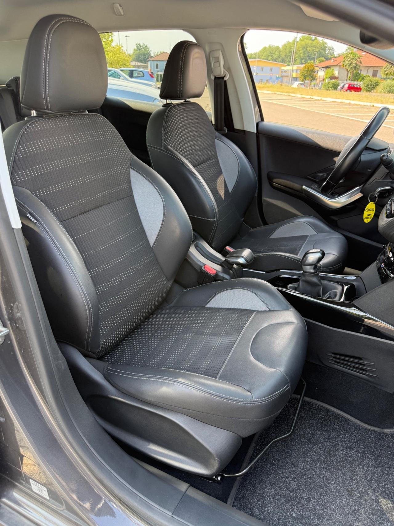 Peugeot 2008 PureTech Turbo 110 S&S*Navi*Pelle*Camera*Cerchi