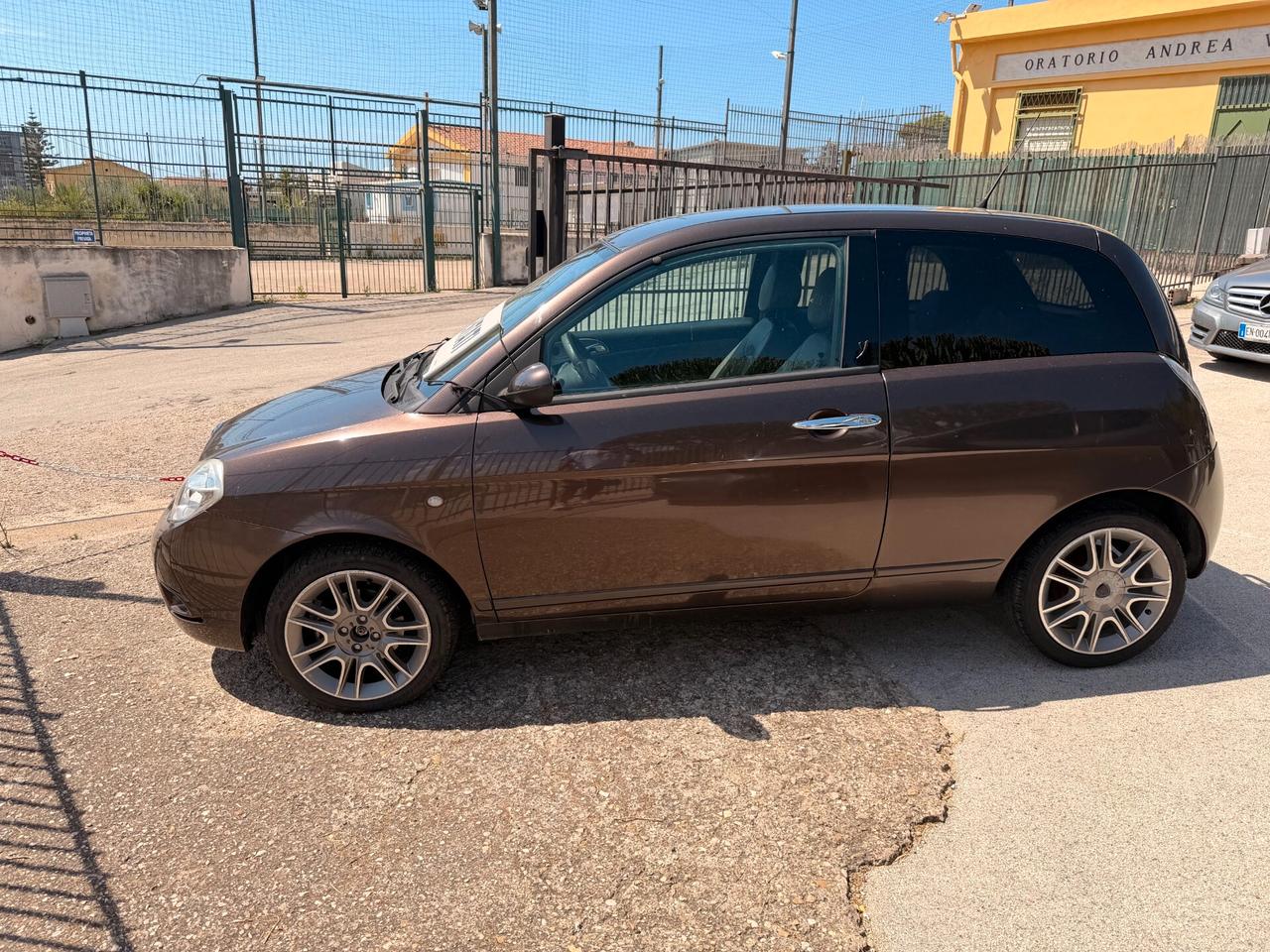 Lancia Ypsilon 1.3 MJT 75 CV Platino